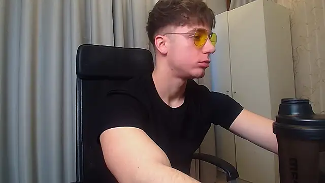 Snapshot of KellenWest chatting on 02/20/26, 05:26 KellenWest online show from 02/20/26, 05:26