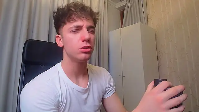 Snapshot of KellenWest chatting on 02/22/26, 05:19 KellenWest online show from 02/22/26, 05:19