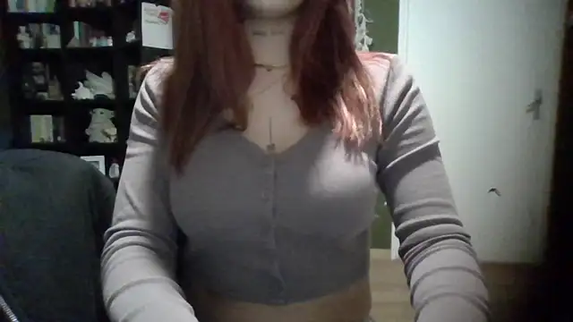 Snapshot of babyfireee chatting on 12/18/25, 08:26 babyfireee online show from 12/18/25, 08:26