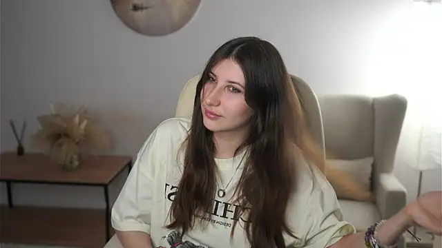 Snapshot of AudieHornback chatting on 12/17/25, 11:38 AudieHornback online show from 12/17/25, 11:38