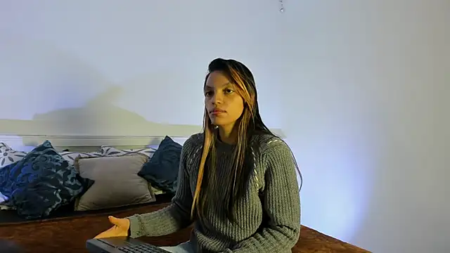 Snapshot of Ishtar_24 chatting on 12/19/25, 11:39 Ishtar 24 online show from 12/19/25, 11:39