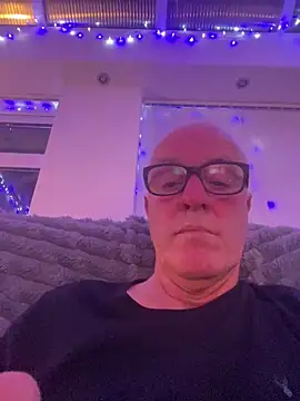 Snapshot of madgaz chatting on 12/15/25, 09:08 madgaz online show from 12/15/25, 09:08