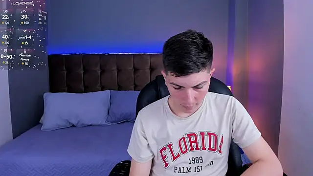 Snapshot of Teddy_18 chatting on 12/16/25, 03:22 Teddy 18 online show from 12/16/25, 03:22