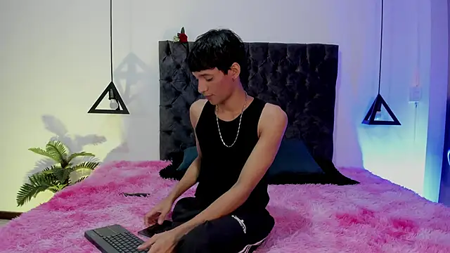 Snapshot of im_ralff chatting on 05/08/26, 04:07 im ralff online show from 05/08/26, 04:07