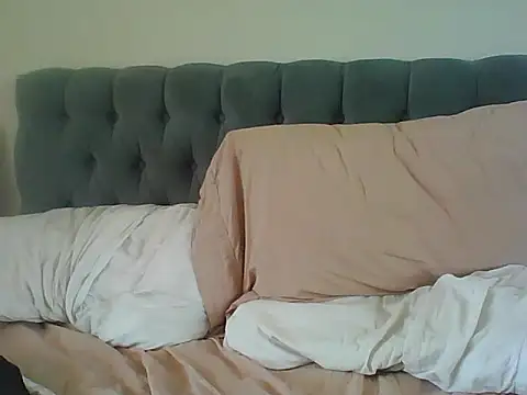 Snapshot of Valennight chatting on 12/15/25, 10:36 Valennight online show from 12/15/25, 10:36