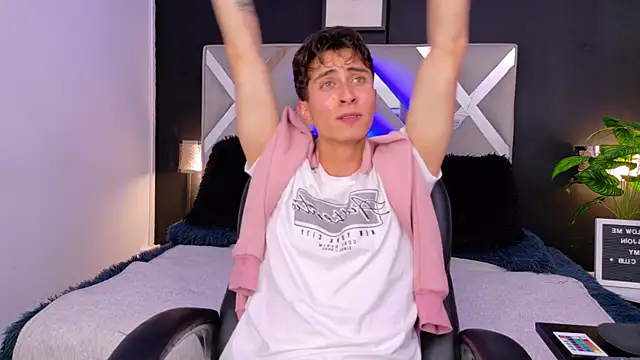 Snapshot of Ithan_Skin chatting on 12/16/25, 01:38 Ithan Skin online show from 12/16/25, 01:38