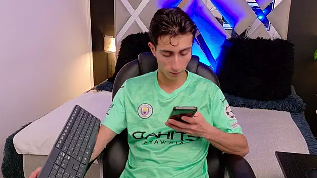 Ithan Skin online show from 01/09/26, 12:30