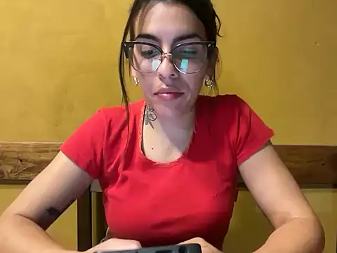 Snapshot of femdomriley chatting on 12/18/25, 04:07 femdomriley online show from 12/18/25, 04:07