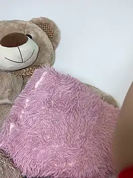 Snapshot of Aleja_oficial chatting on 12/17/25, 10:05 Aleja oficial online show from 12/17/25, 10:05