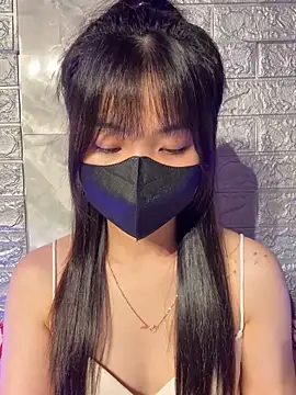 Snapshot of ___KARA___ chatting on 12/17/25, 01:00 KARA online show from 12/17/25, 01:00