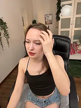 Snapshot of selin_diorr chatting on 12/16/25, 05:23 selin diorr online show from 12/16/25, 05:23