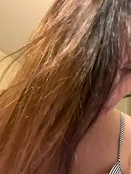 Snapshot of BellaBunny25 chatting on 12/16/25, 06:40 BellaBunny25 online show from 12/16/25, 06:40