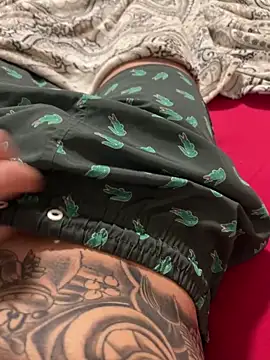 Snapshot of brancotatuad0 chatting on 12/16/25, 06:40 brancotatuad0 online show from 12/16/25, 06:40