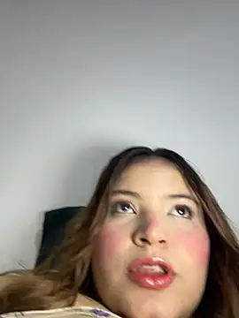 Snapshot of melanie_hh1 chatting on 12/19/25, 04:52 melanie hh1 online show from 12/19/25, 04:52