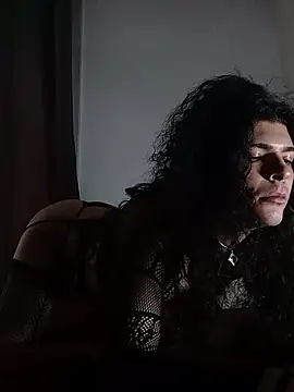 Snapshot of Hellebora chatting on 12/16/25, 10:31 Hellebora online show from 12/16/25, 10:31