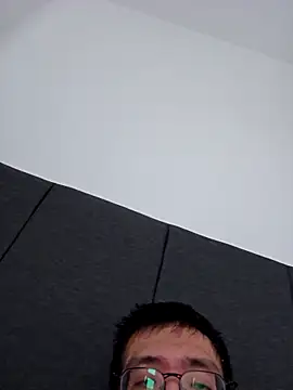 Snapshot of Slimguy0 chatting on 12/20/25, 04:19 Slimguy0 online show from 12/20/25, 04:19