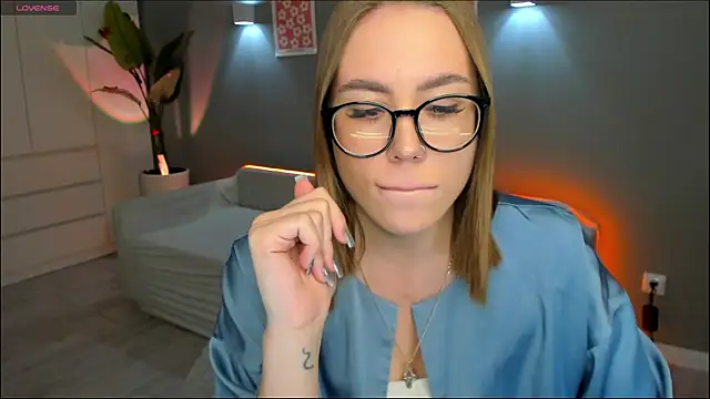 Aurelia Voss online show from 01/17/26, 08:01