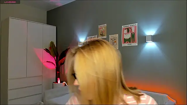 Aurelia Voss online show from 02/04/26, 07:53