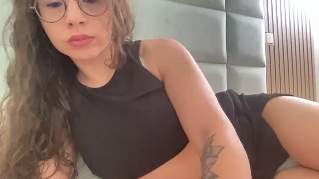 Snapshot of RosaDream chatting on 06/06/26, 07:02 RosaDream online show from 06/06/26, 07:02