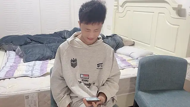 Snapshot of hexiangzb chatting on 12/16/25, 11:48 hexiangzb online show from 12/16/25, 11:48