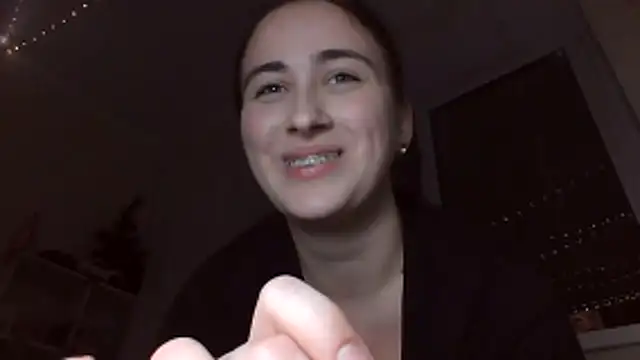 Snapshot of moonhigl chatting on 12/17/25, 06:25 moonhigl online show from 12/17/25, 06:25