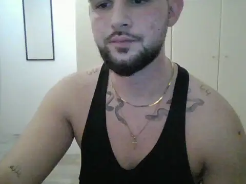 Snapshot of LunaFoxTip chatting on 12/17/25, 08:26 LunaFoxTip online show from 12/17/25, 08:26