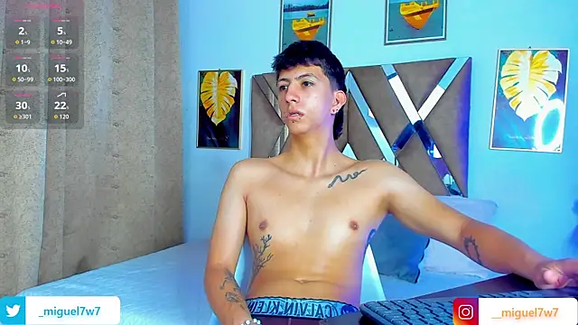 Snapshot of DaniiFoxx chatting on 12/17/25, 12:22 DaniiFoxx online show from 12/17/25, 12:22