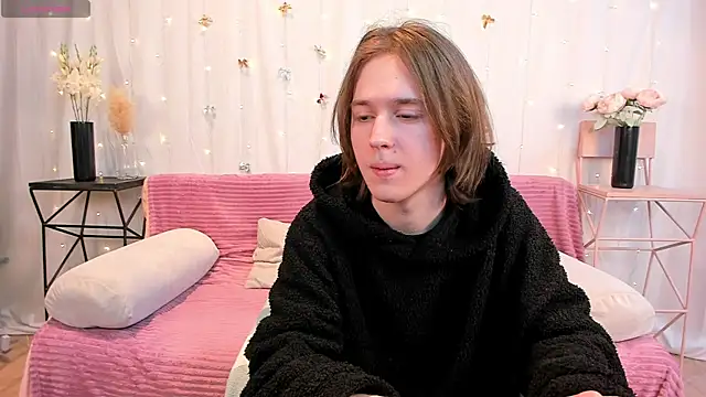 Snapshot of tagoyon chatting on 12/20/25, 12:45 tagoyon online show from 12/20/25, 12:45