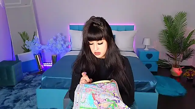 Snapshot of EvaNani chatting on 12/16/25, 03:28 EvaNani online show from 12/16/25, 03:28