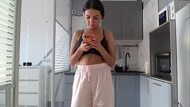 Snapshot of MilaMex chatting on 04/09/26, 09:58 MilaMex online show from 04/09/26, 09:58