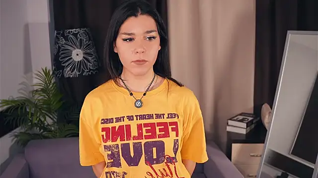 Snapshot of GenaSeidner chatting on 12/17/25, 10:32 GenaSeidner online show from 12/17/25, 10:32