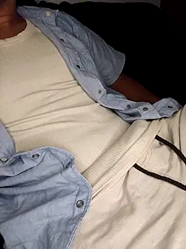 Snapshot of HotJXS chatting on 12/18/25, 01:00 HotJXS online show from 12/18/25, 01:00