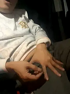 Snapshot of hungtinh24 chatting on 12/19/25, 06:37 hungtinh24 online show from 12/19/25, 06:37