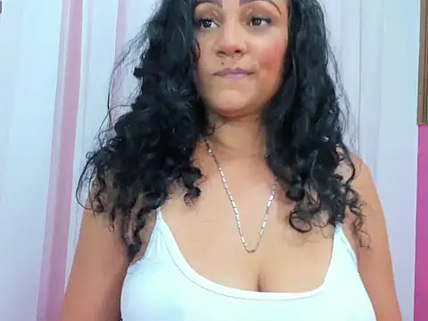 Snapshot of Bianca_slut1 chatting on 12/17/25, 08:37 Bianca slut1 online show from 12/17/25, 08:37