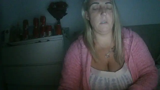 Snapshot of theblondecocklover chatting on 03/07/26, 06:54 theblondecocklover online show from 03/07/26, 06:54
