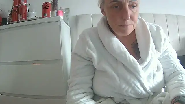 Snapshot of theblondecocklover chatting on 03/24/26, 03:06 theblondecocklover online show from 03/24/26, 03:06