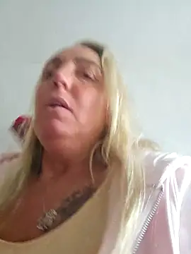 Snapshot of theblondecocklover chatting on 04/01/26, 10:49 theblondecocklover online show from 04/01/26, 10:49