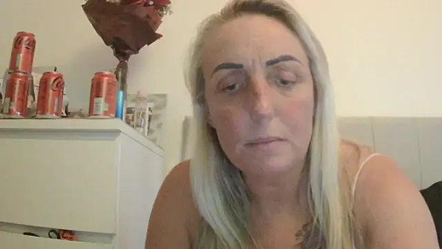 Snapshot of theblondecocklover chatting on 04/14/26, 06:58 theblondecocklover online show from 04/14/26, 06:58