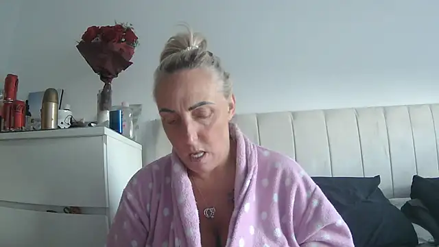 Snapshot of theblondecocklover chatting on 04/22/26, 06:53 theblondecocklover online show from 04/22/26, 06:53