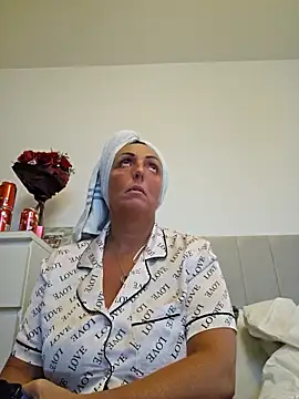 Snapshot of theblondecocklover chatting on 05/19/26, 08:26 theblondecocklover online show from 05/19/26, 08:26