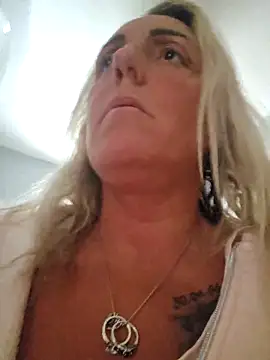 Snapshot of theblondecocklover chatting on 05/21/26, 12:45 theblondecocklover online show from 05/21/26, 12:45