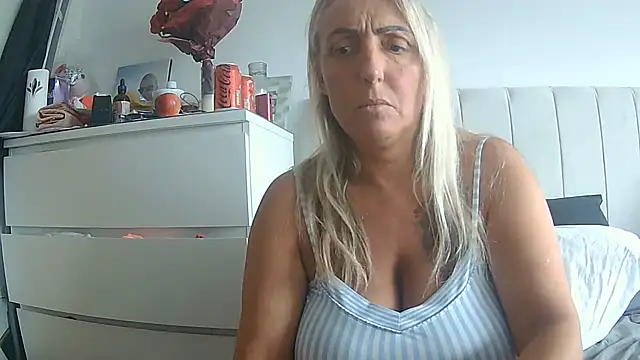 Snapshot of theblondecocklover chatting on 06/12/26, 04:28 theblondecocklover online show from 06/12/26, 04:28