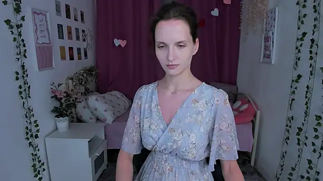 Snapshot of Ariadna_Shy chatting on 07/18/26, 10:13 Ariadna Shy online show from 07/18/26, 10:13
