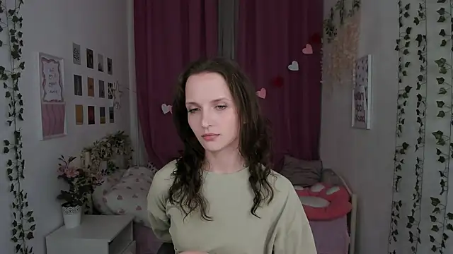 Snapshot of Ariadna_Shy chatting on 07/20/26, 11:29 Ariadna Shy online show from 07/20/26, 11:29