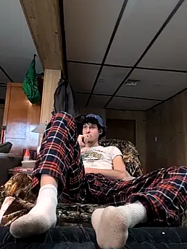 Snapshot of B8RHUNG chatting on 12/17/25, 07:53 B8RHUNG online show from 12/17/25, 07:53