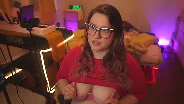 Snapshot of FireproofCuriousiteaze chatting on 03/07/26, 07:05 FireproofCuriousiteaze online show from 03/07/26, 07:05