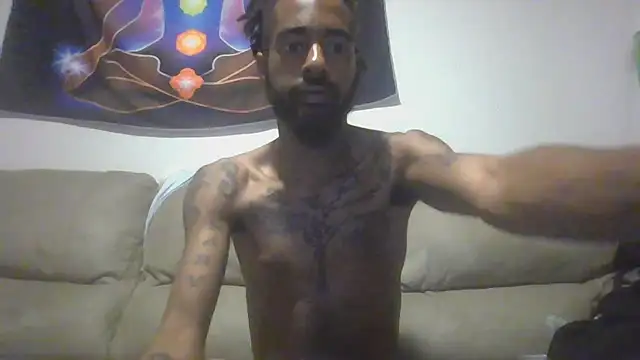 Snapshot of AverageAnt_ chatting on 12/17/25, 04:18 AverageAnt online show from 12/17/25, 04:18