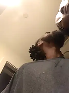 Snapshot of AverageAnt_ chatting on 02/15/26, 06:54 AverageAnt online show from 02/15/26, 06:54