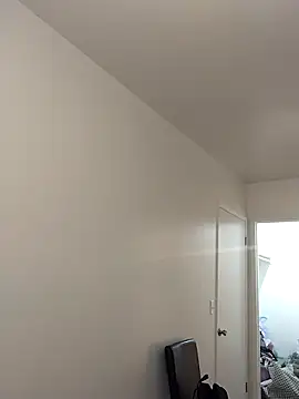 Snapshot of AverageAnt_ chatting on 02/17/26, 09:06 AverageAnt online show from 02/17/26, 09:06