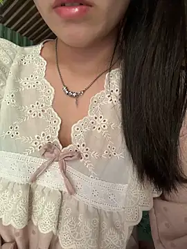 Snapshot of Beesex_02 chatting on 12/18/25, 03:01 Beesex 02 online show from 12/18/25, 03:01